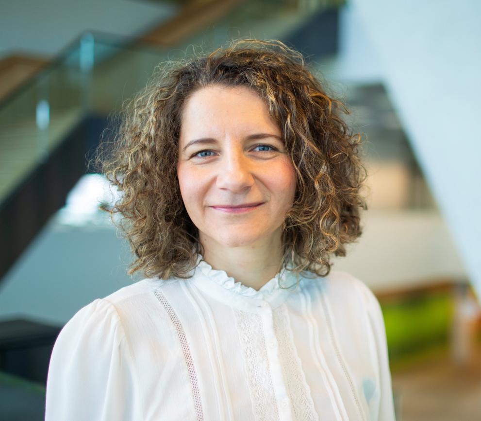 Dr. Ioana Karnstedt-Hulpus